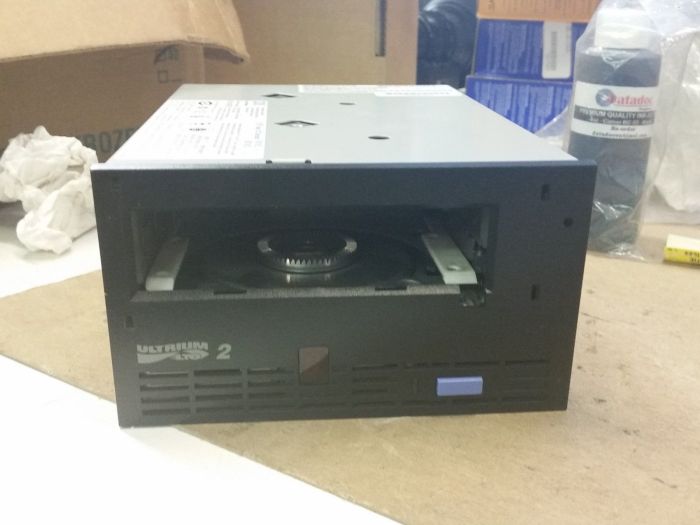 18p7477.jpg 18P7477 | IBM LTO Ultrium 2 Tape Drive - 200GB (Native)/400GB (Compressed) - SCSI - Image 1